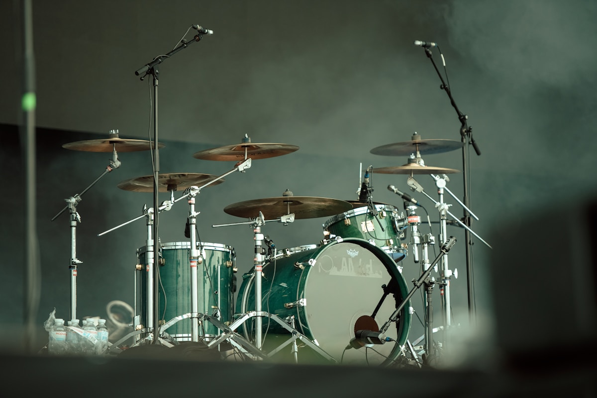 Drum kit on stage like Lars Ulrich Camco drum set Metallica 1982