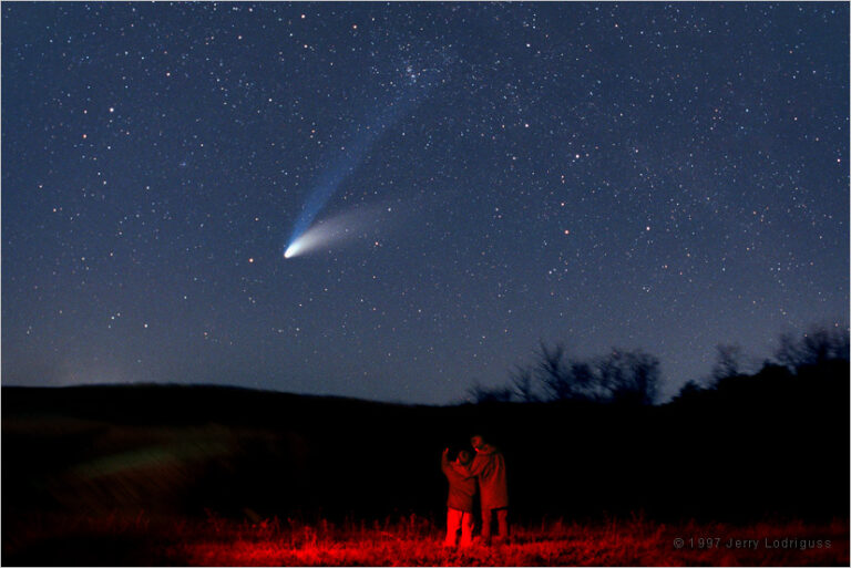 Comet Hale-Bopp photographed April 1 1997 showing spectacular dual tails during closest approach to Earth just days before Heaven Gate mass suicide