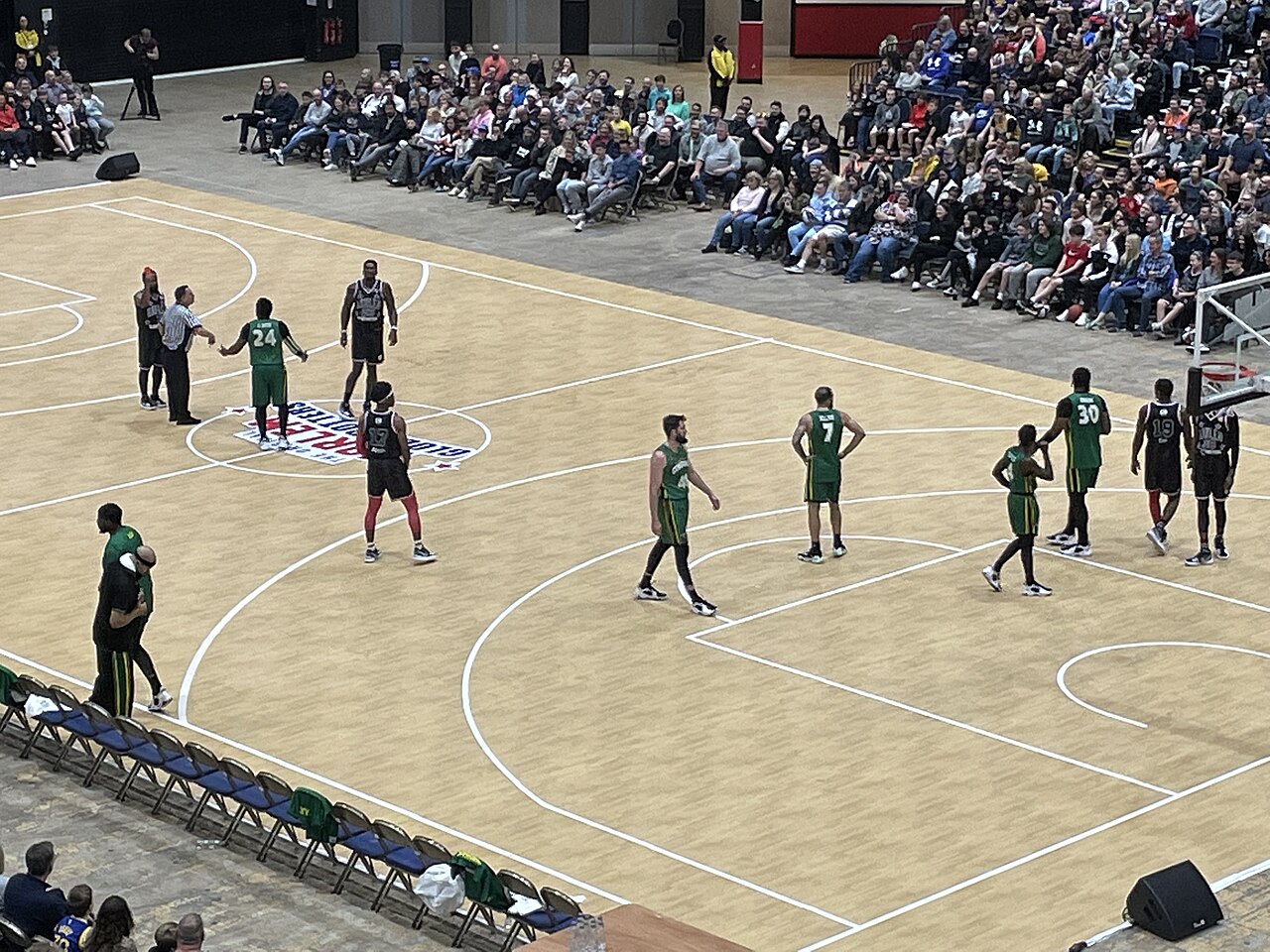 Harlem Globetrotters live basketball performance