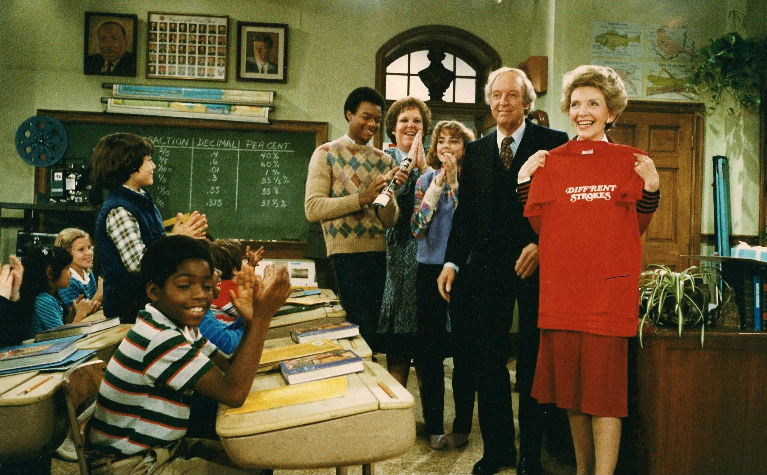 Nancy Reagan visiting the Diff'rent Strokes set in 1983 with the full cast