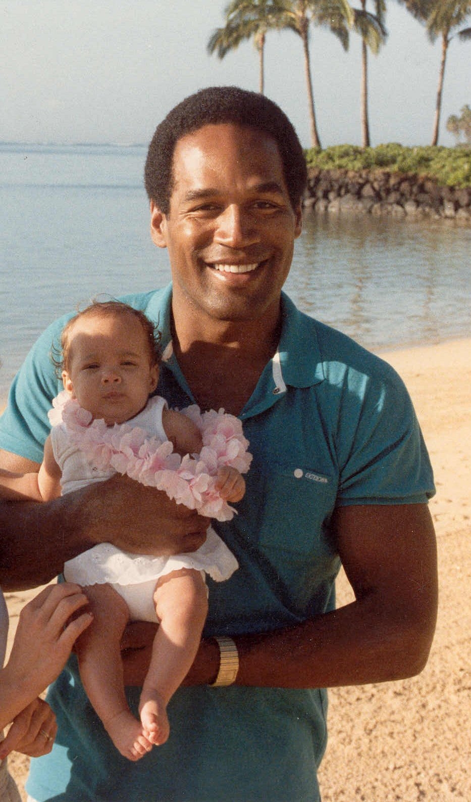 OJ Simpson posing for a photo in 1986 during his broadcasting career