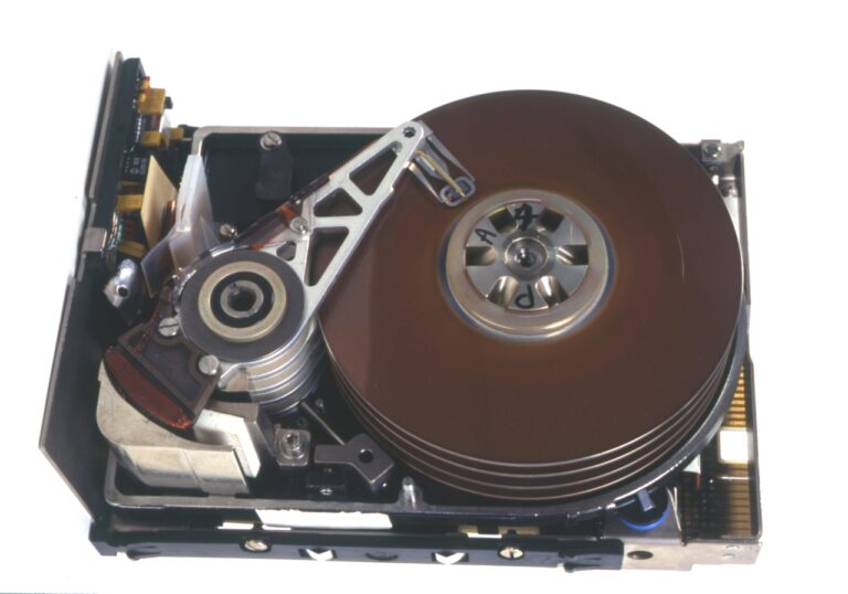 Symbolics.com first dot-com domain name registered March 1985 internet history