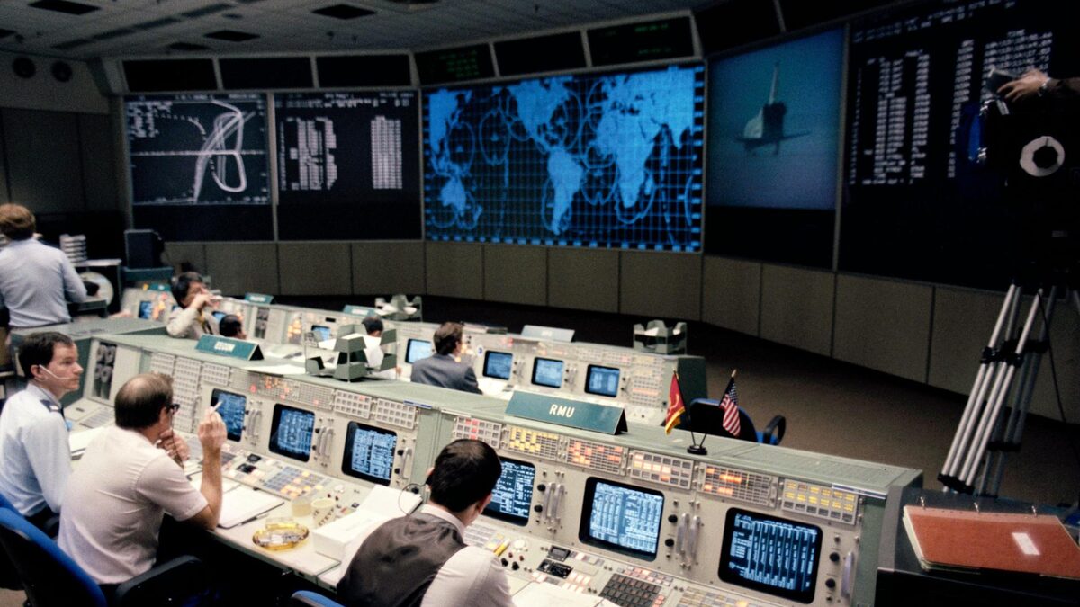 Mission Control during the STS-41C Solar Max repair mission