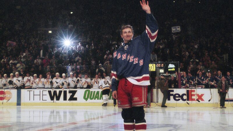 Wayne Gretzky salutes the Madison Square Garden crowd during his final NHL game farewell