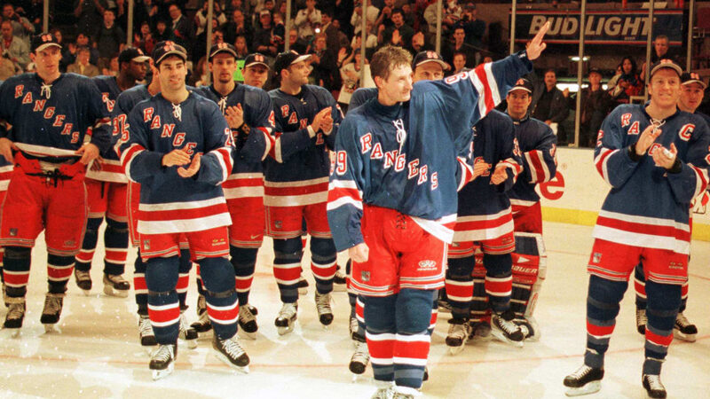 Wayne Gretzky during his 1999 New York Rangers farewell with teammates lined up behind him