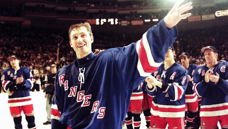 Wayne Gretzky smiles during his Madison Square Garden retirement farewell in April 1999