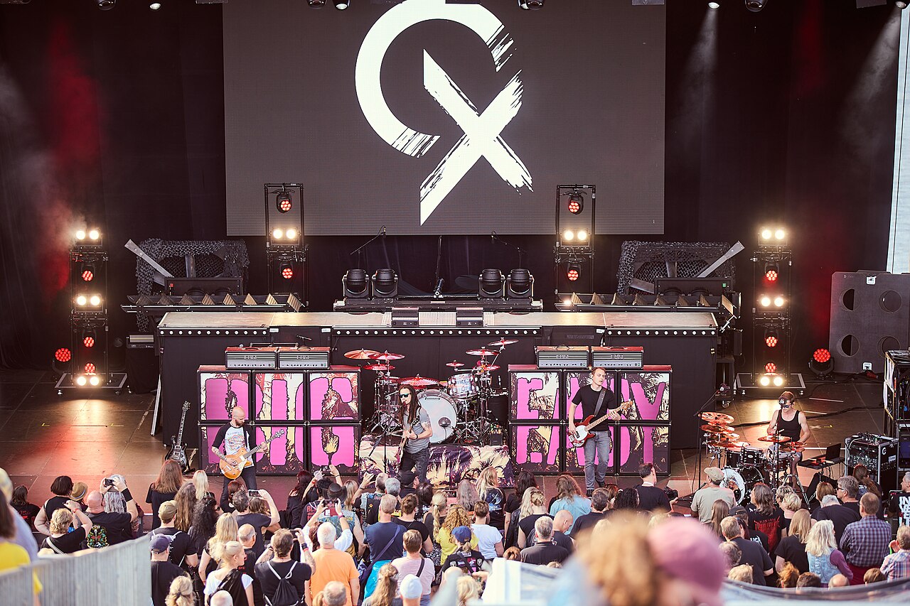 grunge band performing