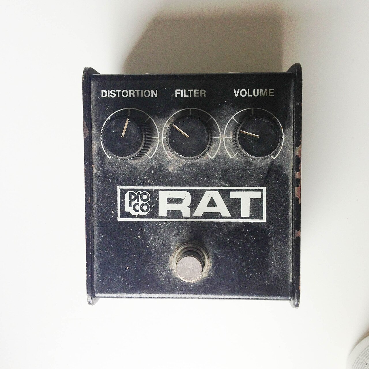 electric guitar distortion pedal