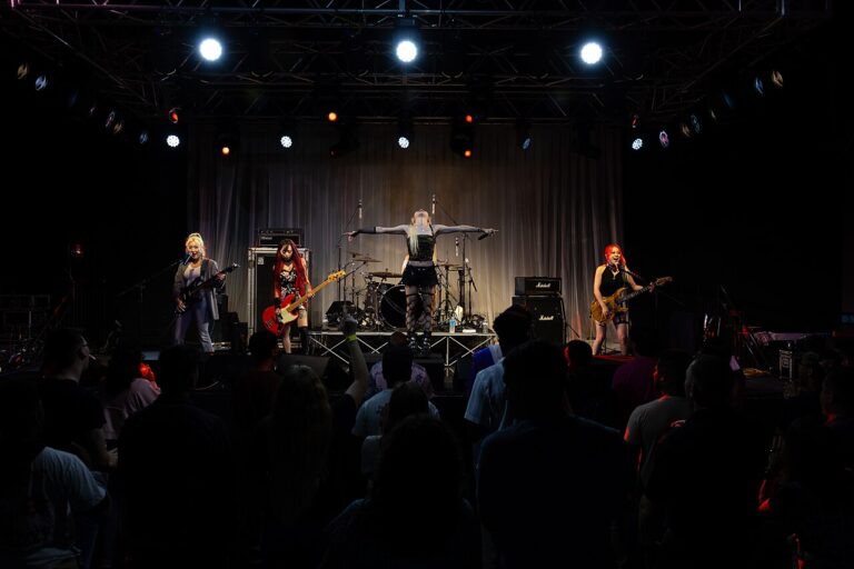 grunge band concert