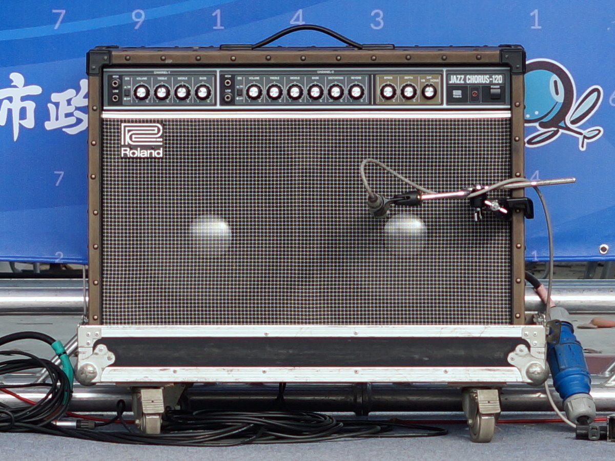 electric guitar amplifier