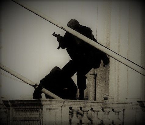 BBC sound recordist Sim Harris escaping the burning Iranian Embassy balcony with masked SAS trooper