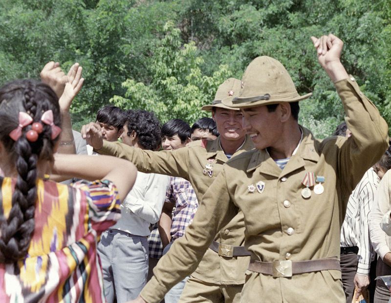 Soviet soldiers welcomed home after Afghanistan withdrawal
