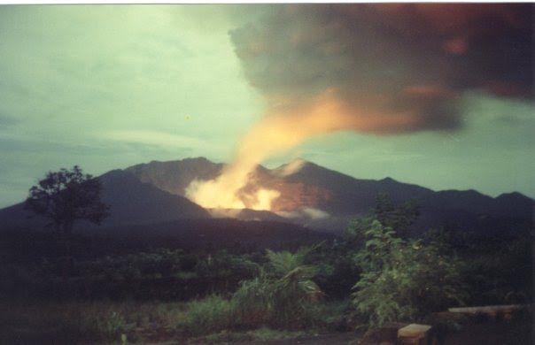 Mount Galunggung erupting in 1982, the volcano that crippled British Airways Flight 9