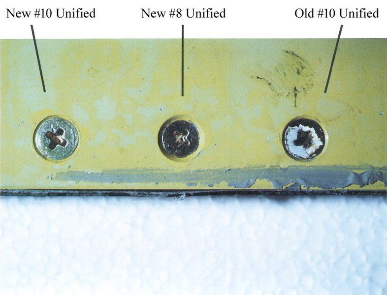 AAIB investigation photo comparing wrong and correct windscreen screws used on BA Flight 5390