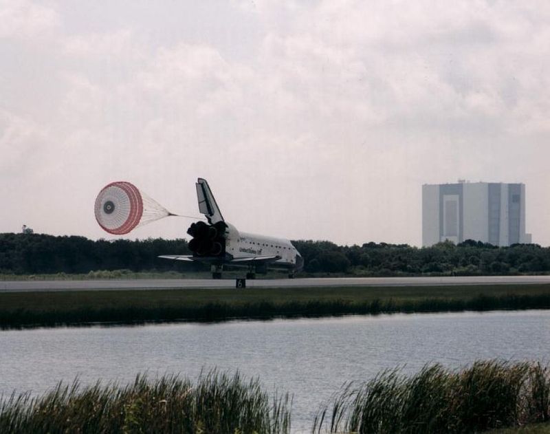 Space Shuttle Atlantis lands at Kennedy Space Center after the STS-71 Mir mission July 1995