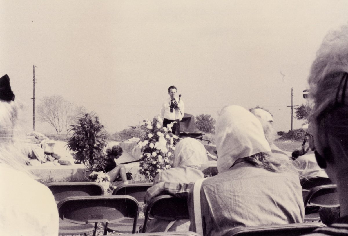 Branch Davidian survivor Clive Doyle leading a 1995 memorial service at Mount Carmel