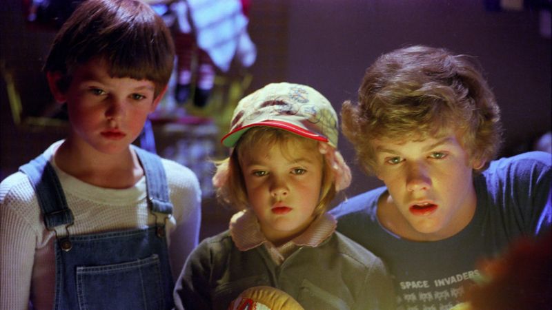 Elliott Gertie and Michael discover E.T. in 1982 film