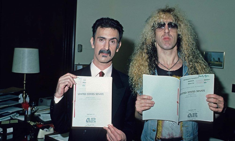 Frank Zappa and Dee Snider holding US Senate transcripts at the 1985 PMRC parental advisory sticker hearings