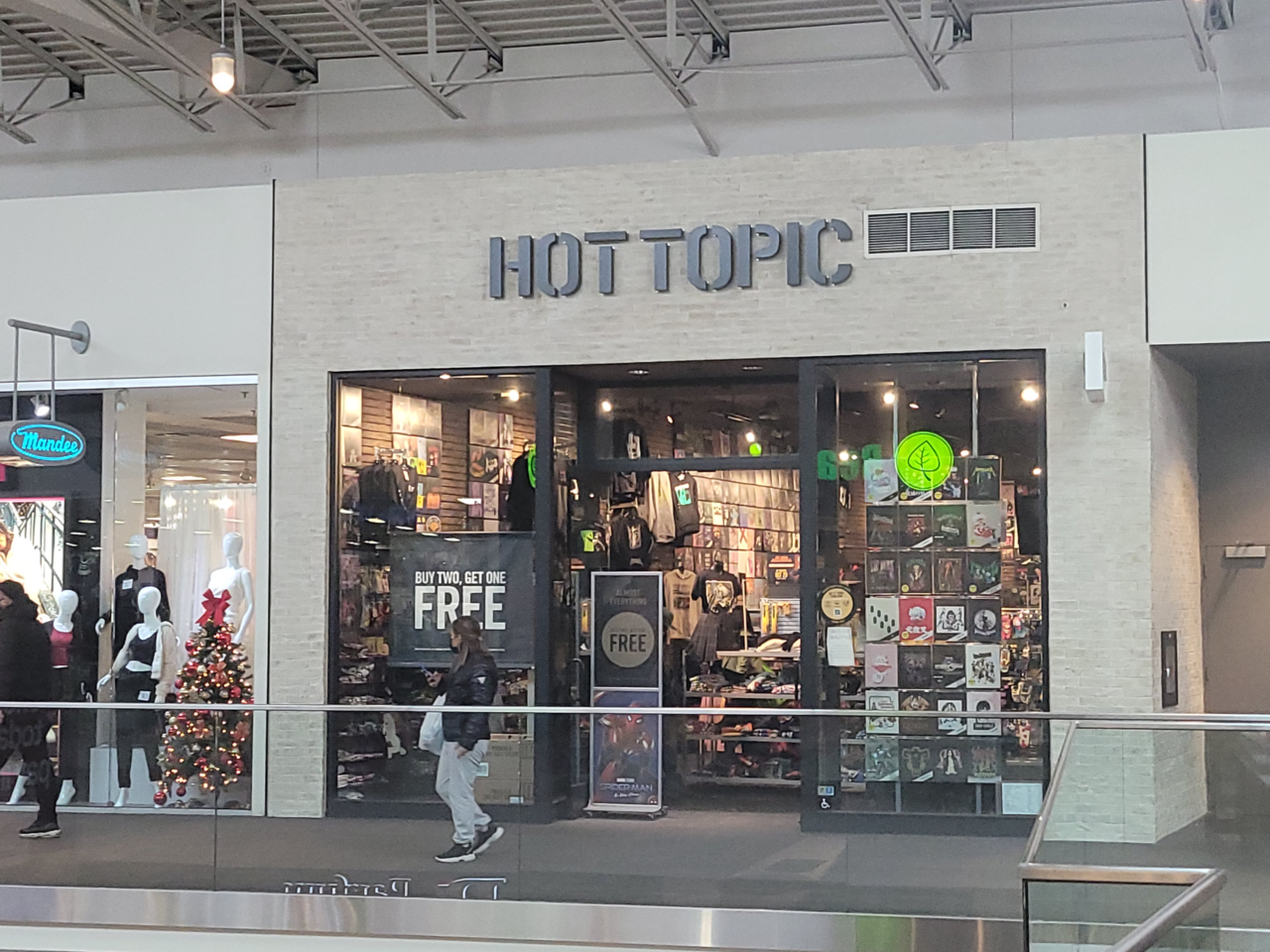 Hot Topic mall store