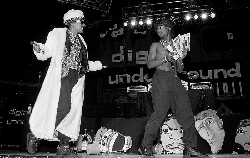 Humpty Hump trading verses with Tupac on Digital Underground tour