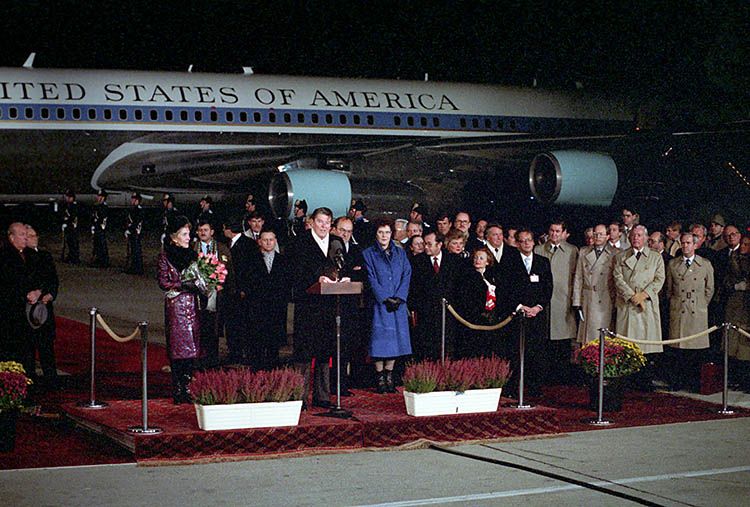 Reagan and Gorbachev Reykjavik summit 1986 Cold War nuclear arms talks