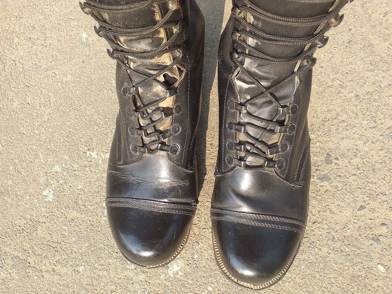 combat boots black