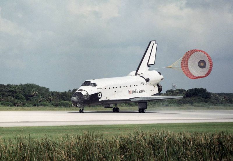 Space Shuttle Atlantis touchdown ending the STS-71 Mir docking mission 1995