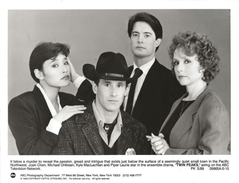 Twin Peaks ABC publicity photo featuring Joan Chen, Michael Ontkean, Kyle MacLachlan and Piper Laurie before the 1990 premiere