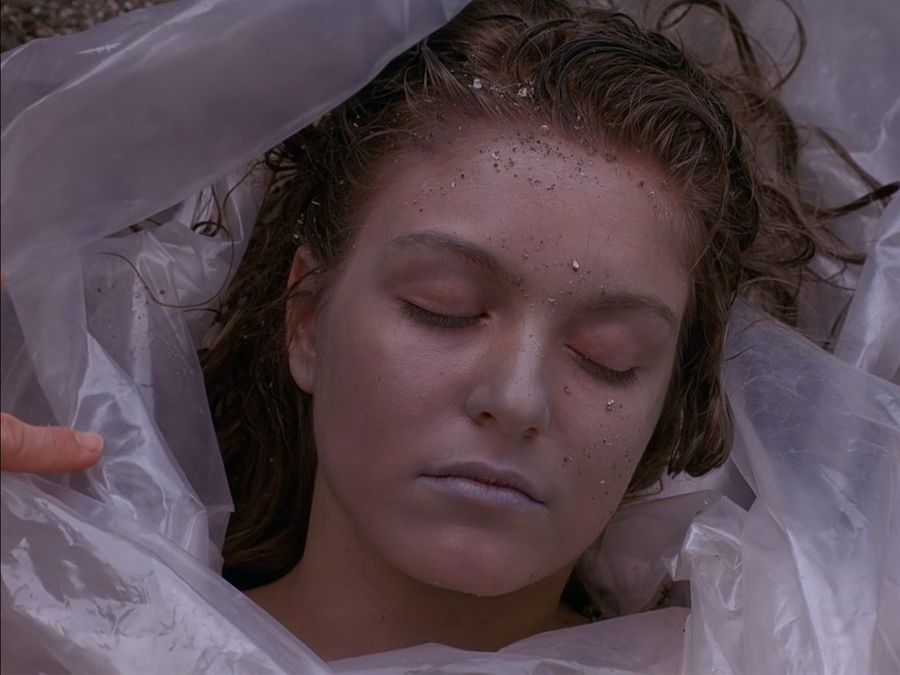 Sheryl Lee as Laura Palmer wrapped in plastic in the Twin Peaks 1990 pilot episode