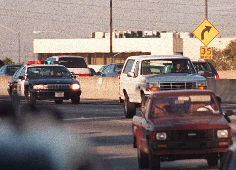 White Ford Bronco at low speed beside an LAPD cruiser during the 1994 OJ Simpson chase