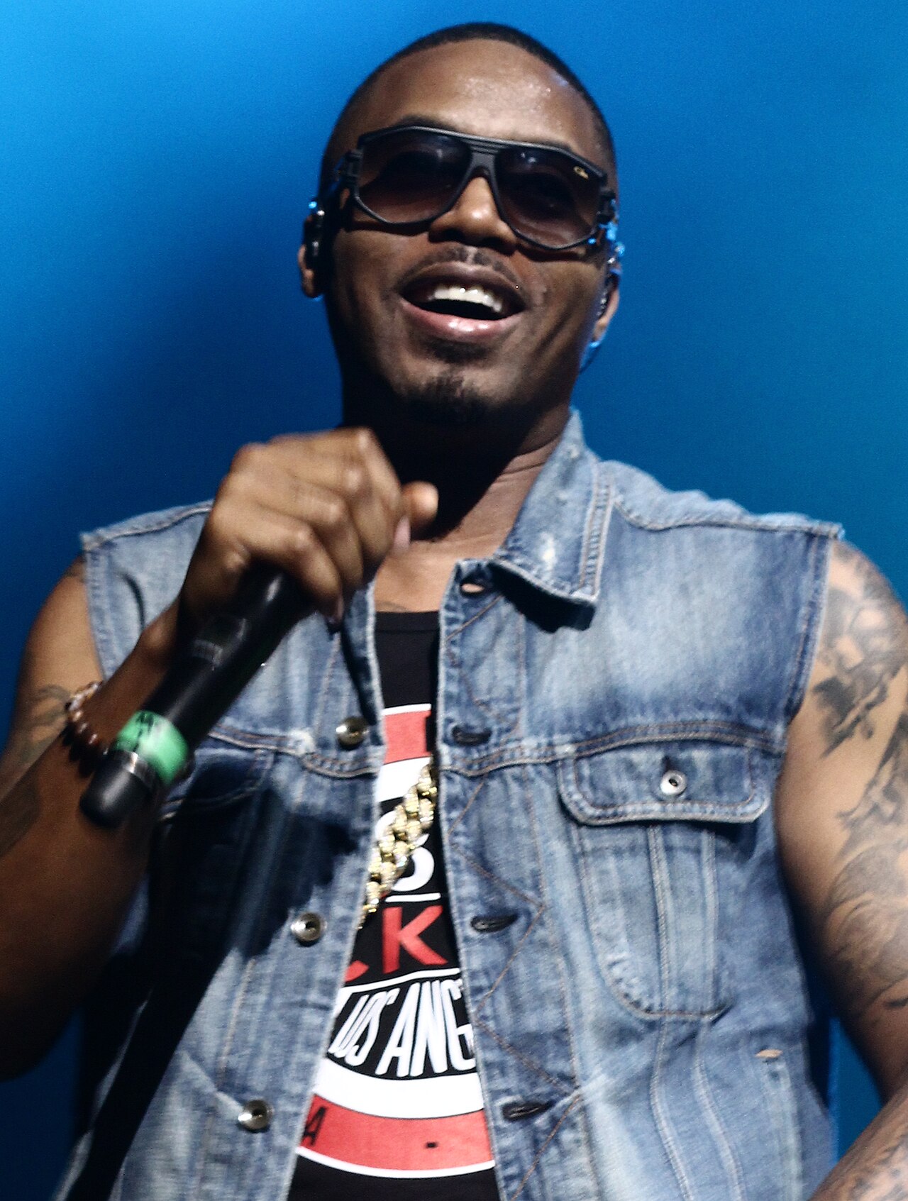 Nas performing live, the rapper behind the 1994 classic album Illmatic