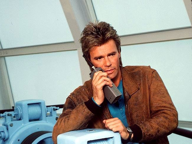 MacGyver working as a Phoenix Foundation field agent on the phone