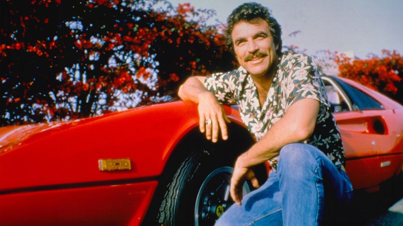 Tom Selleck as Magnum PI with red Ferrari 308 GTS in Hawaiian shirt
