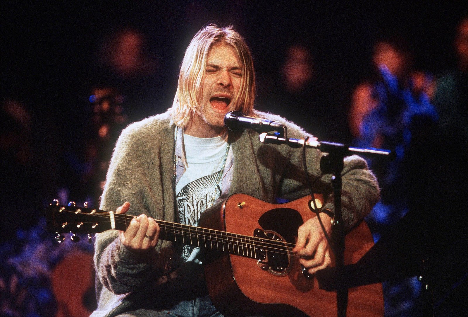 Kurt Cobain and Nirvana performing at MTV Unplugged 1993