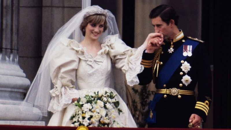 Prince Charles kissing Princess Dianas hand on the Buckingham Palace balcony after the 1981 Royal Wedding