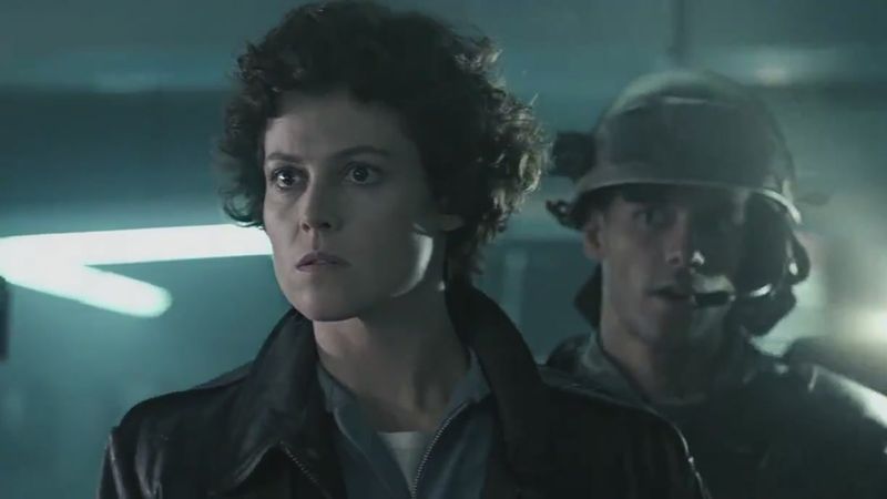 Ripley beside a Colonial Marine in Aliens 1986