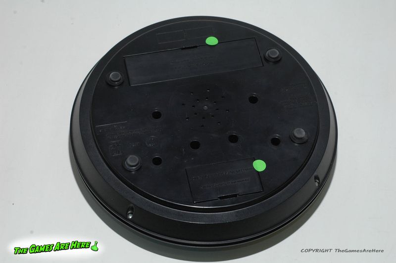 Simon game underside speaker and battery compartment