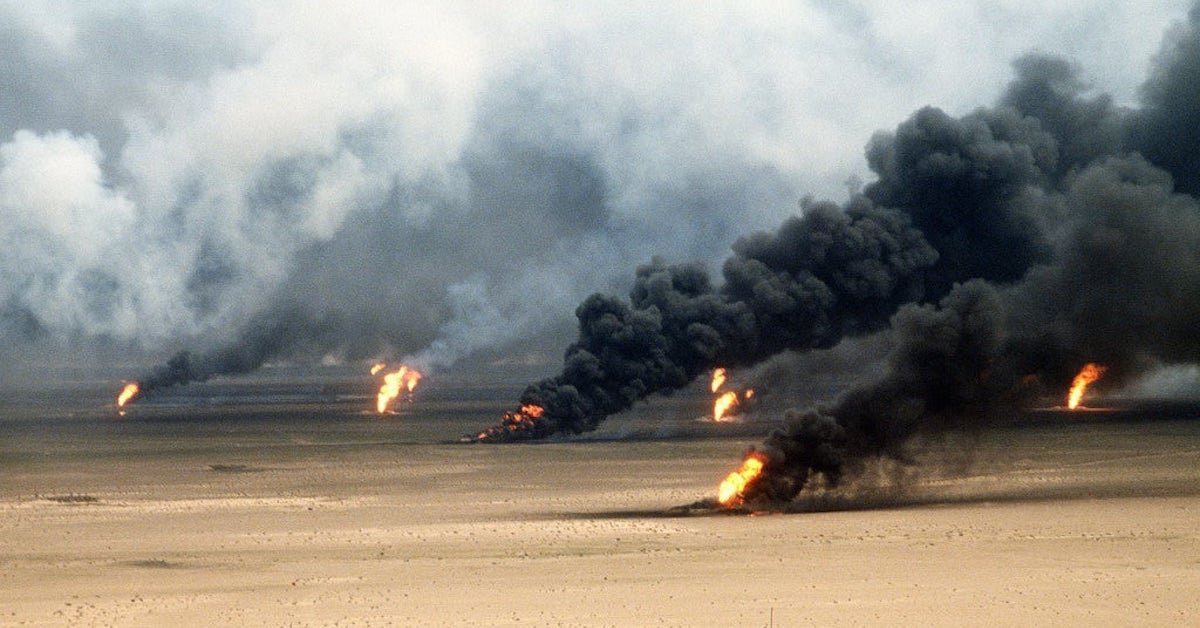 Burning Kuwaiti oil wells set ablaze by retreating Iraqi forces, 1991