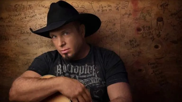 Garth Brooks performing live at Central Park 1997