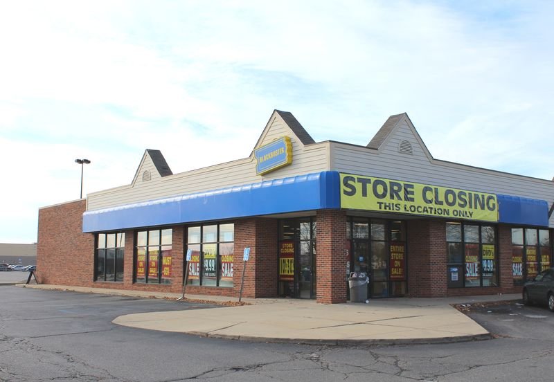 Blockbuster store closing sale in Michigan, 2013 - the end of an era