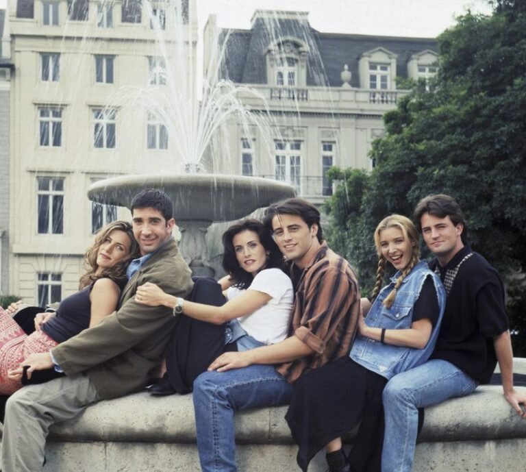 Original Friends cast at the fountain in the 1994 premiere season promo photo