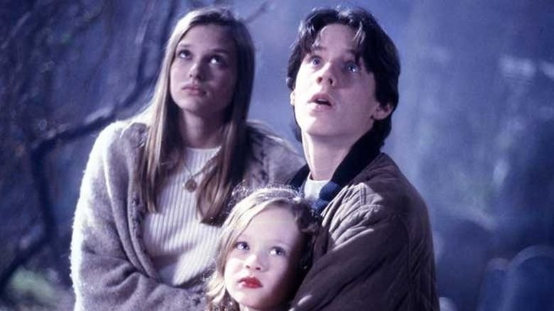 Max, Allison, and Dani in the woods in Hocus Pocus 1993