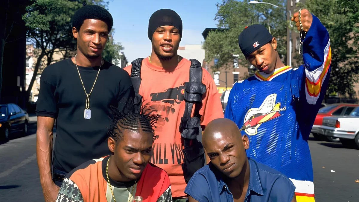 Clockers 1995 cast Mekhi Phifer and crew on a Brooklyn street corner