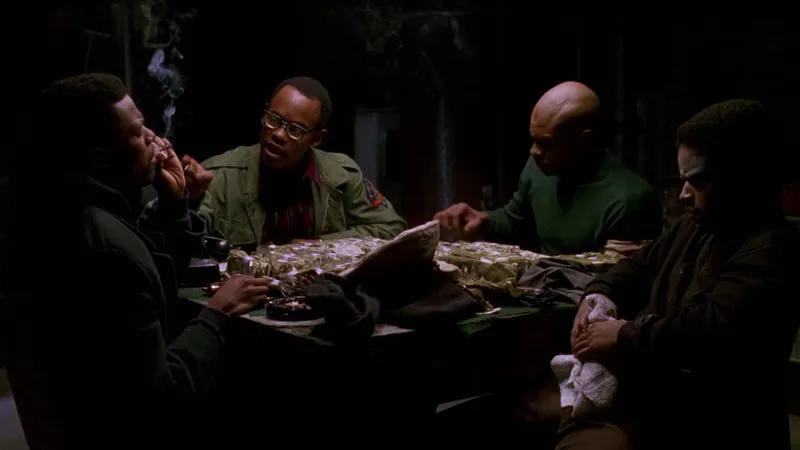Dead Presidents 1995 crew splitting the stolen cash