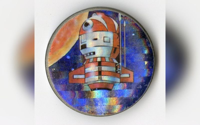 Holographic pogs milk cap featuring a sci-fi robot design