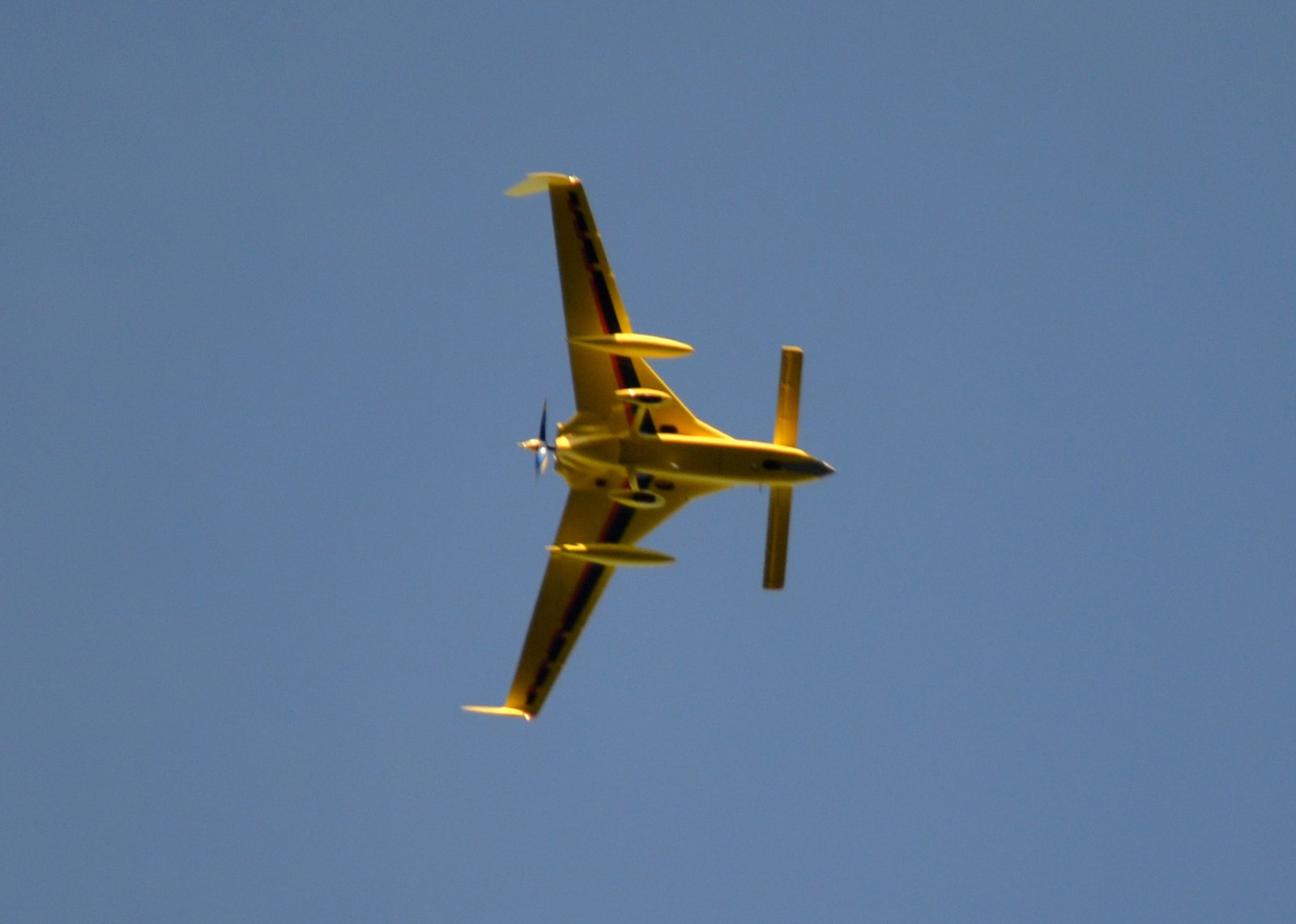 Rutan Long-EZ experimental aircraft, the same homebuilt model John Denver was piloting when it crashed