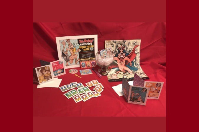Sea-Monkeys Executive Super-Sized Suite with trading cards, tank, and the crowned Sea-Monkeys mascot character
