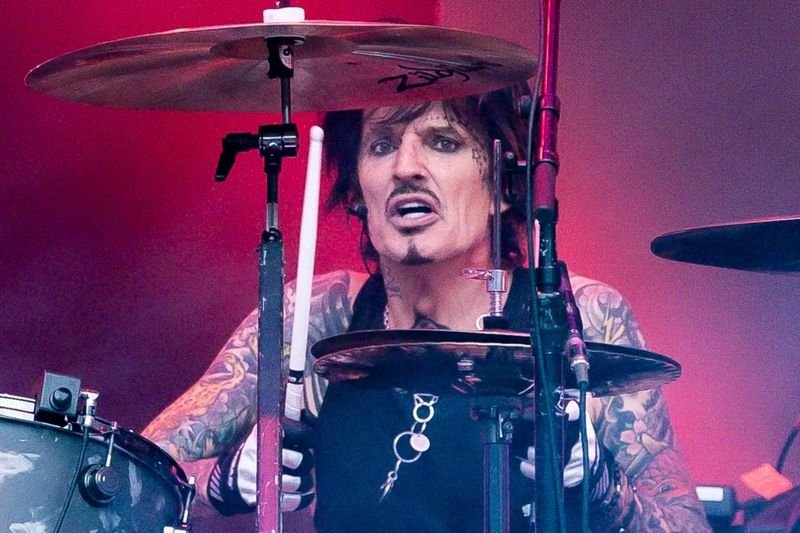 Tommy Lee playing drums onstage with Mötley Crüe